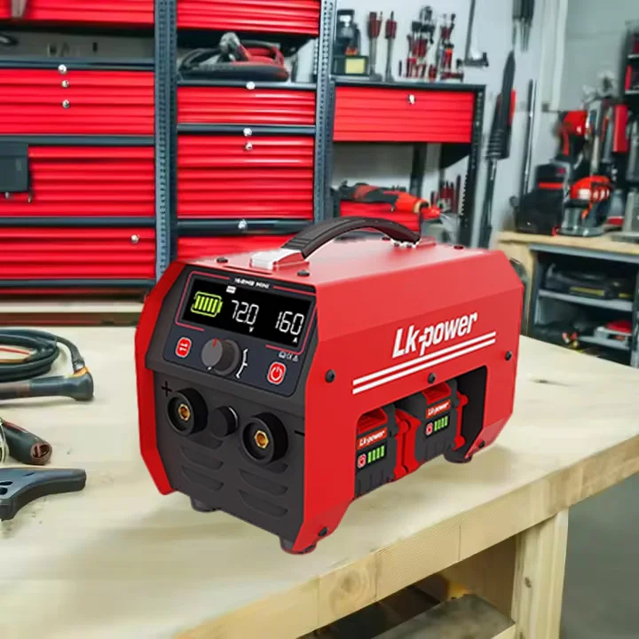 2025 ماكينة لحام محمولة جديدة بشاشة LCD 130A MMA تعمل بالبطارية