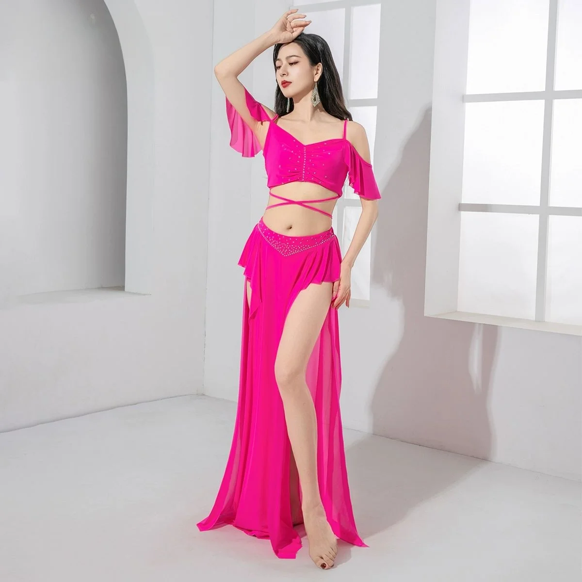 ชุดเต้นรำสไตล์โอเรียนทัลสำหรับผู้หญิง ดีไซน์หรูหรา ผ้าตาข่ายบางเบา ชุด 2 ชิ้น ชุดเต้นระบำหน้าท้อง ชุดฝึกซ้อมสำหรับเด็กผู้หญิง กระโปรงยาวทรงแม็กซี่