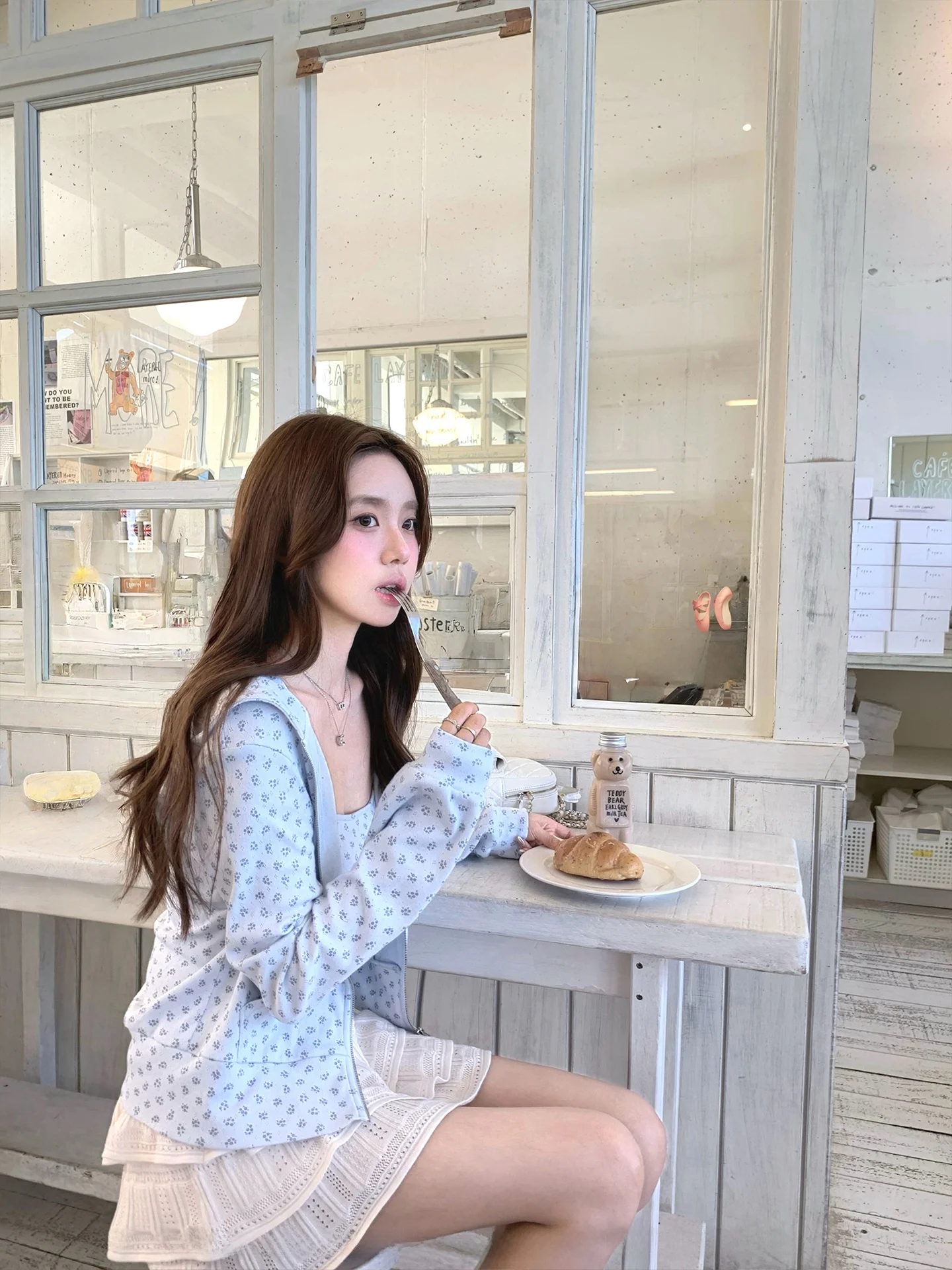 

Милый корейский комплект из свитшота с цветочным принтом и укороченного топа, облегающий, с длинными рукавами, V-образным вырезом, на молнии, повседневный