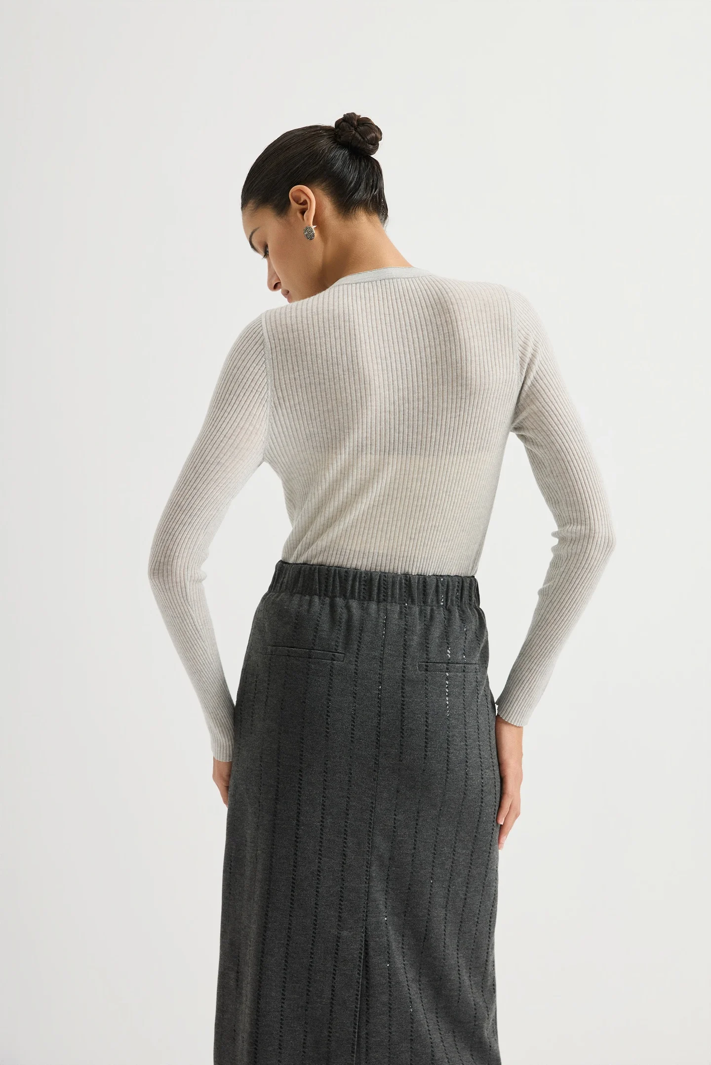 2026 Autumn/Winter V-neck Long-sleeved Knit Sweater, Wool Blend, Slim Fit, Sheer, Gold Thread Shimmer, Slimming Top
