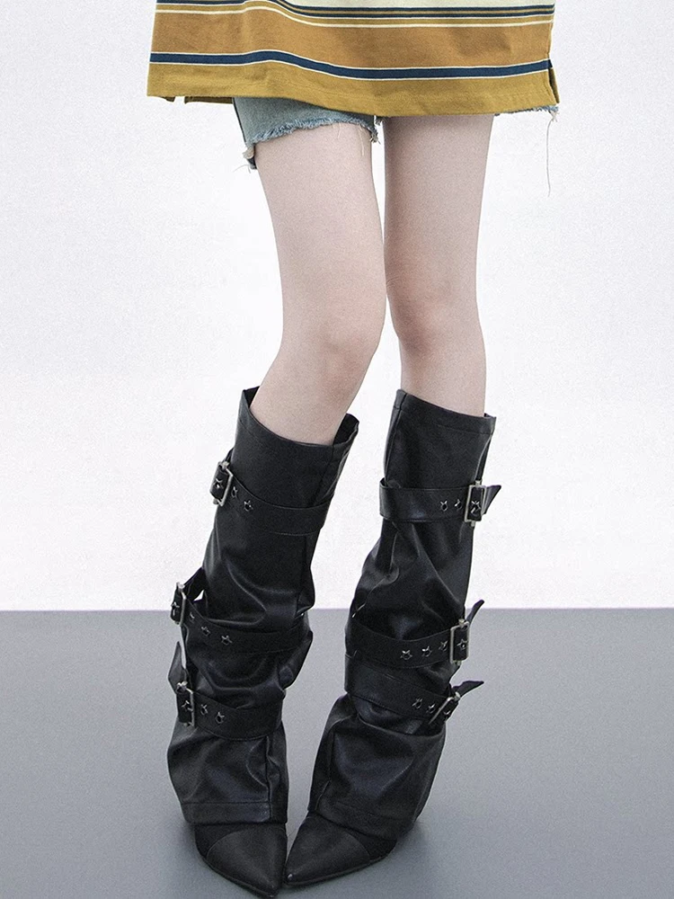 [EAM] Black Buckle Rivet Pu Leather Leg Warmers Knee Sleeve Personality Women New Fashion All-match Spring Autumn 2026 1DK0284