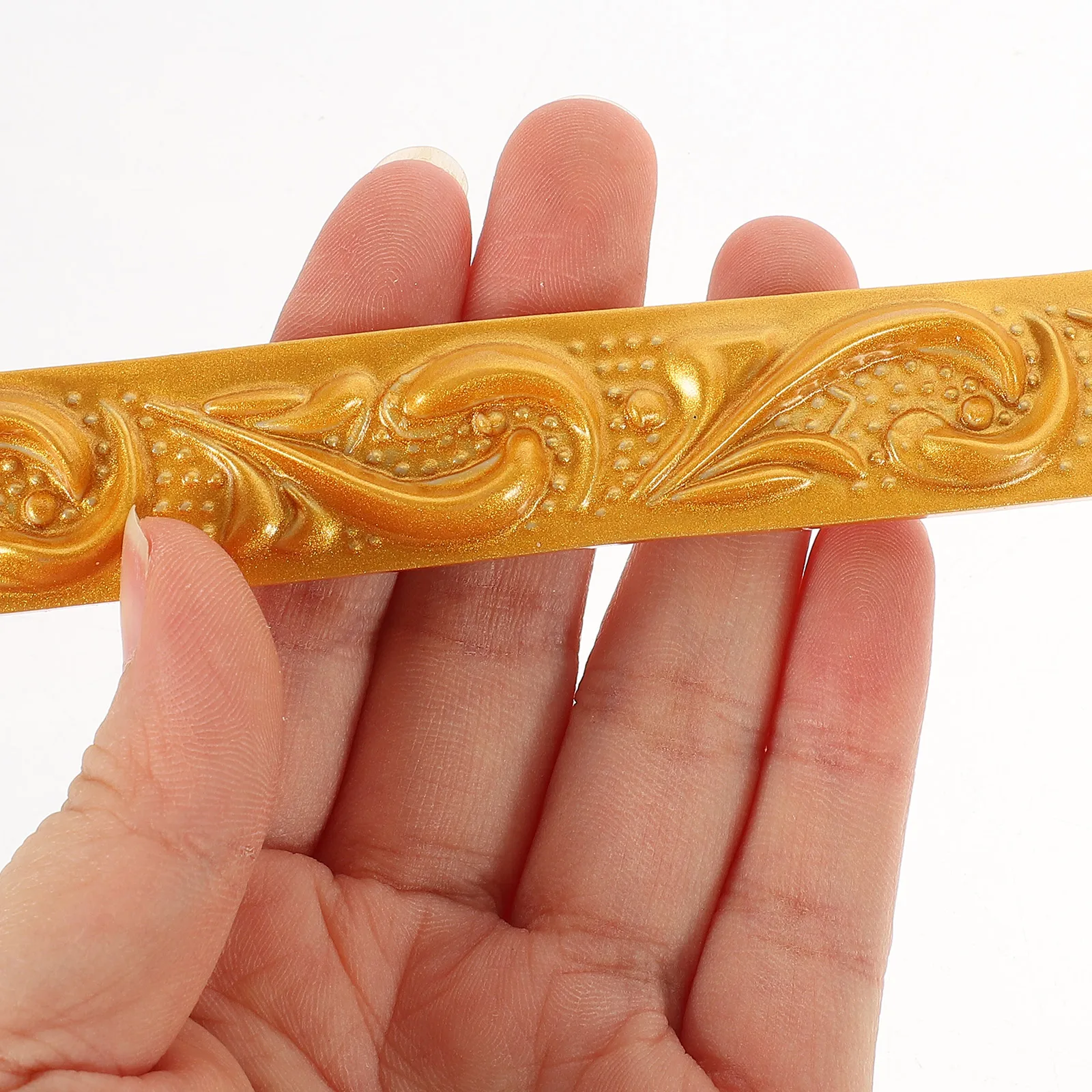 

Self-adhesive Decorative Strips Peel and Stick Corner Trim Wall Molding Flexible Edging