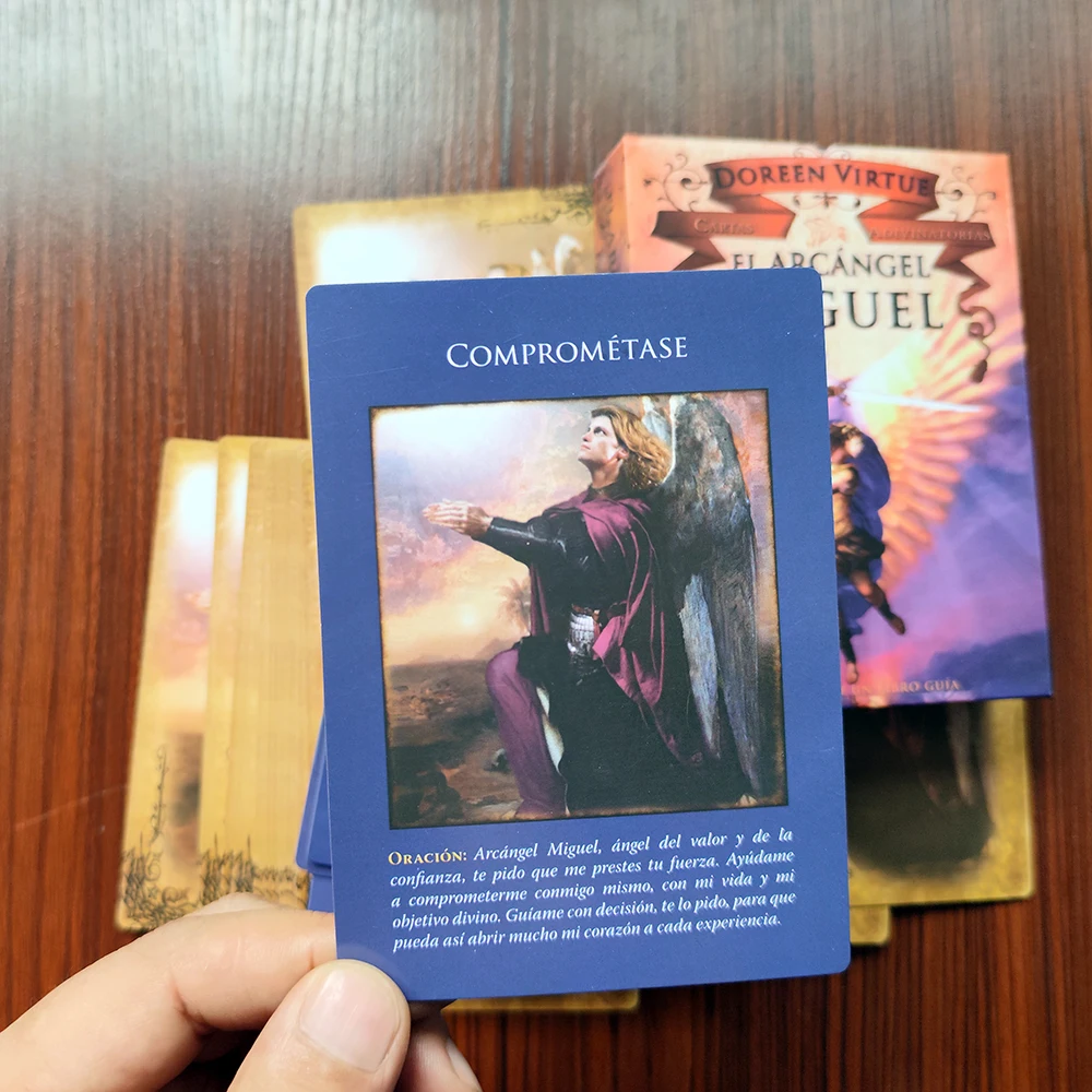 Edición en español Embalaje en caja dura Cartas adivinatorias del Arcangel Miguel by Doreen Virtue