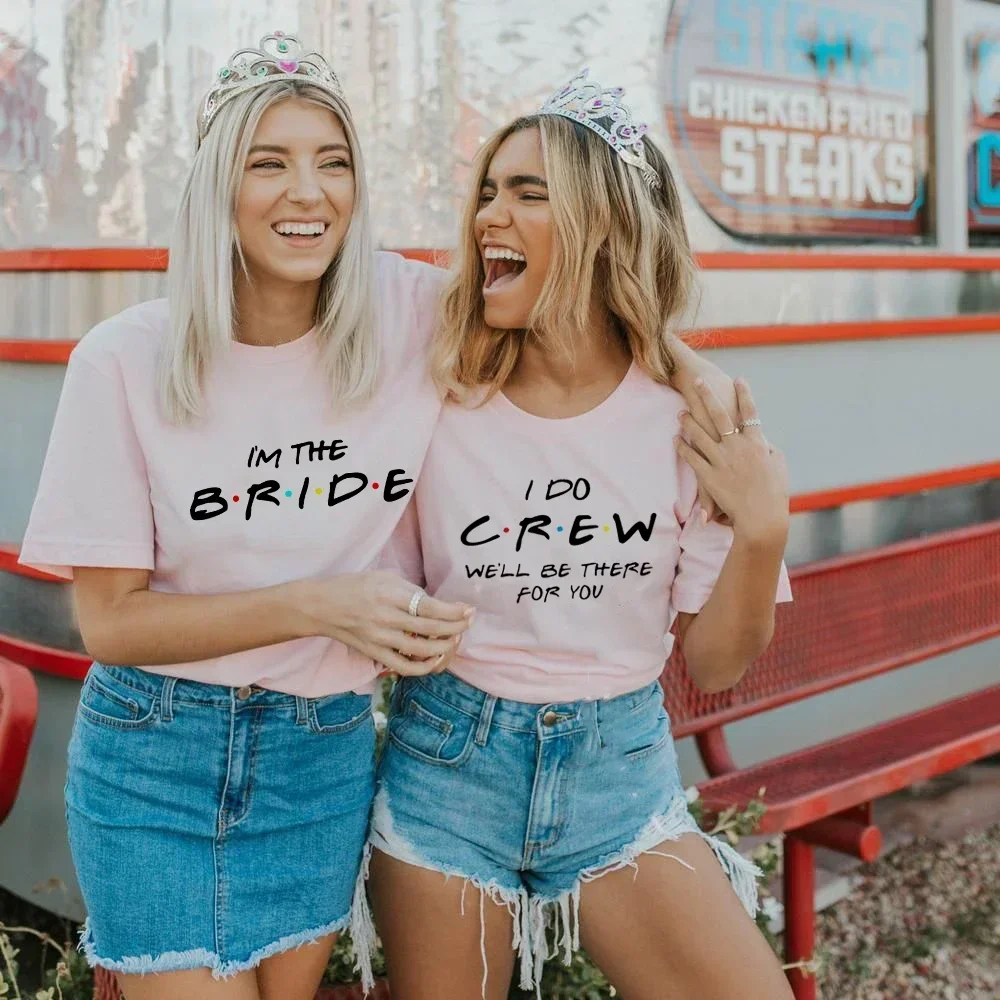 

Женская футболка с надписью «I Do Bride Crew»