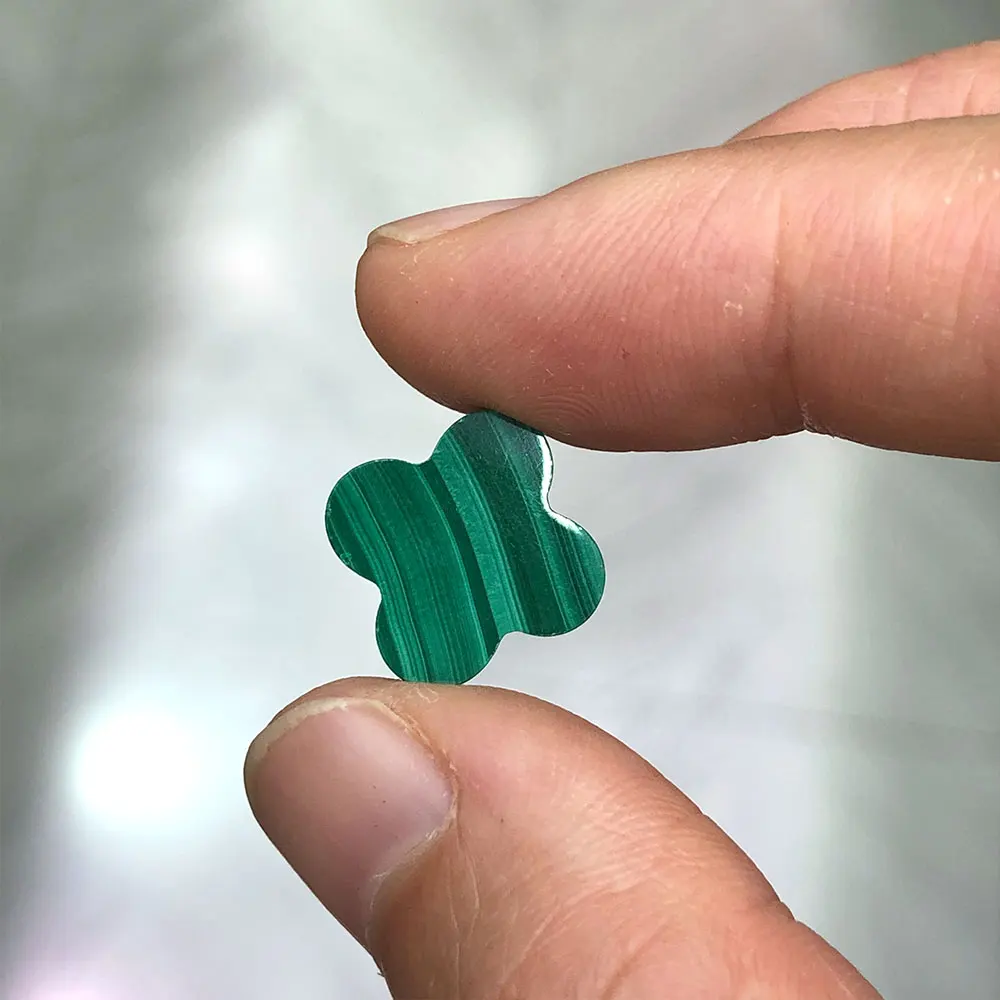 

1pc Natural Stones Green Malachite Four Leaf Clover Cabochon Crystals Gemstones Crystal Stones DIY Meditation Energy Home Decor