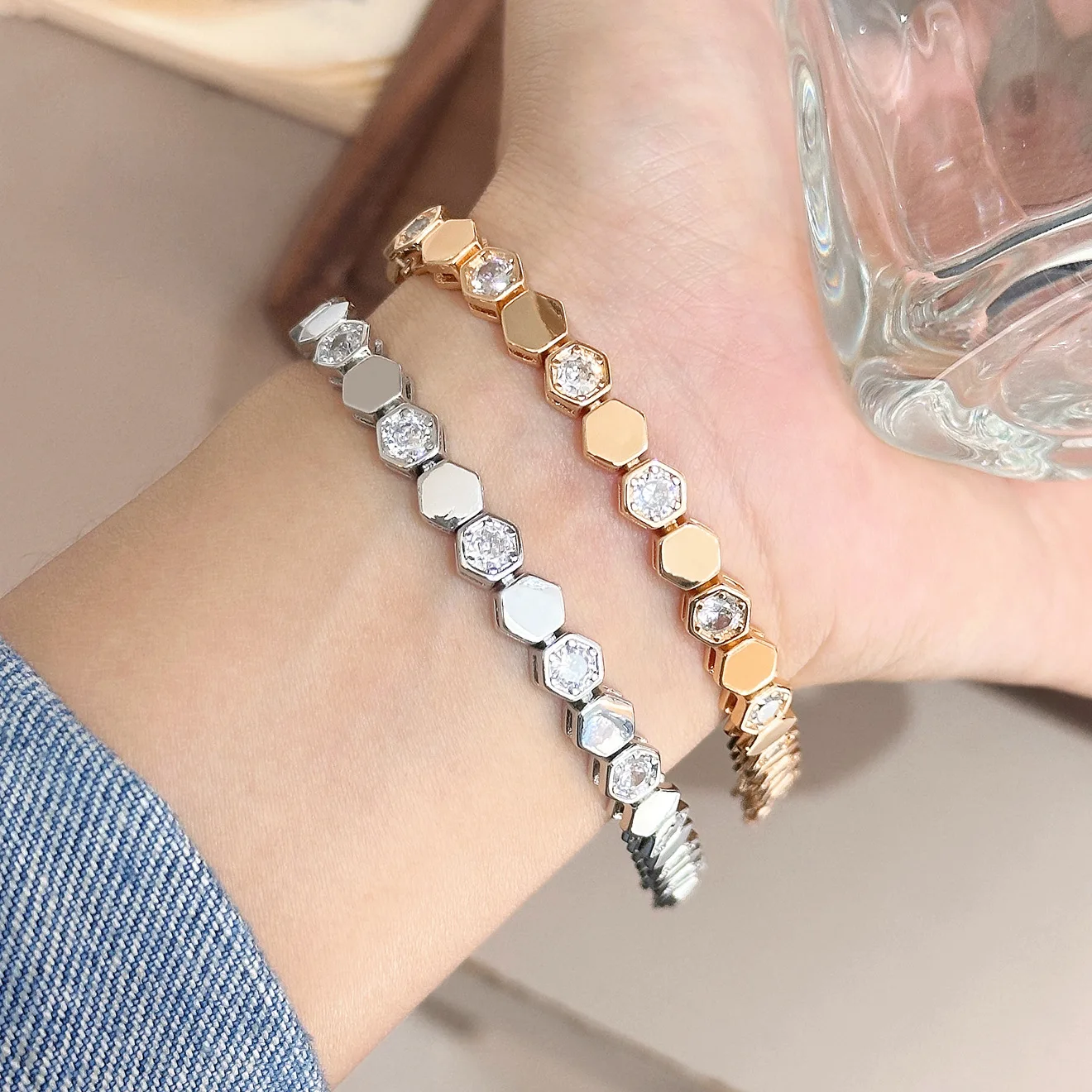 

Elegant Women's Honeycomb Bracelet - Exquisite Star - Studded Design, Light Luxury Fashion & High - End Style