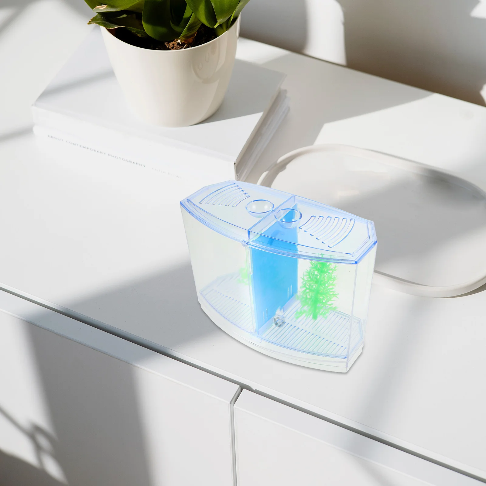 

Fish Isolation Breeding Box Double Chamber Plastic Safe Non-Deforming Fish Feeding Aquarium Tank Isolation Box of Betta Tank