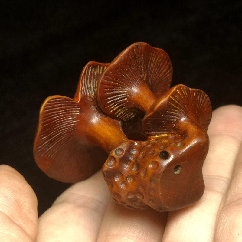 1919 Antique art Size 2 Inch Hand carved Chinese Boxwood Wood Mushroom Figure Pretty Decoration Netsuke Gift Collection
