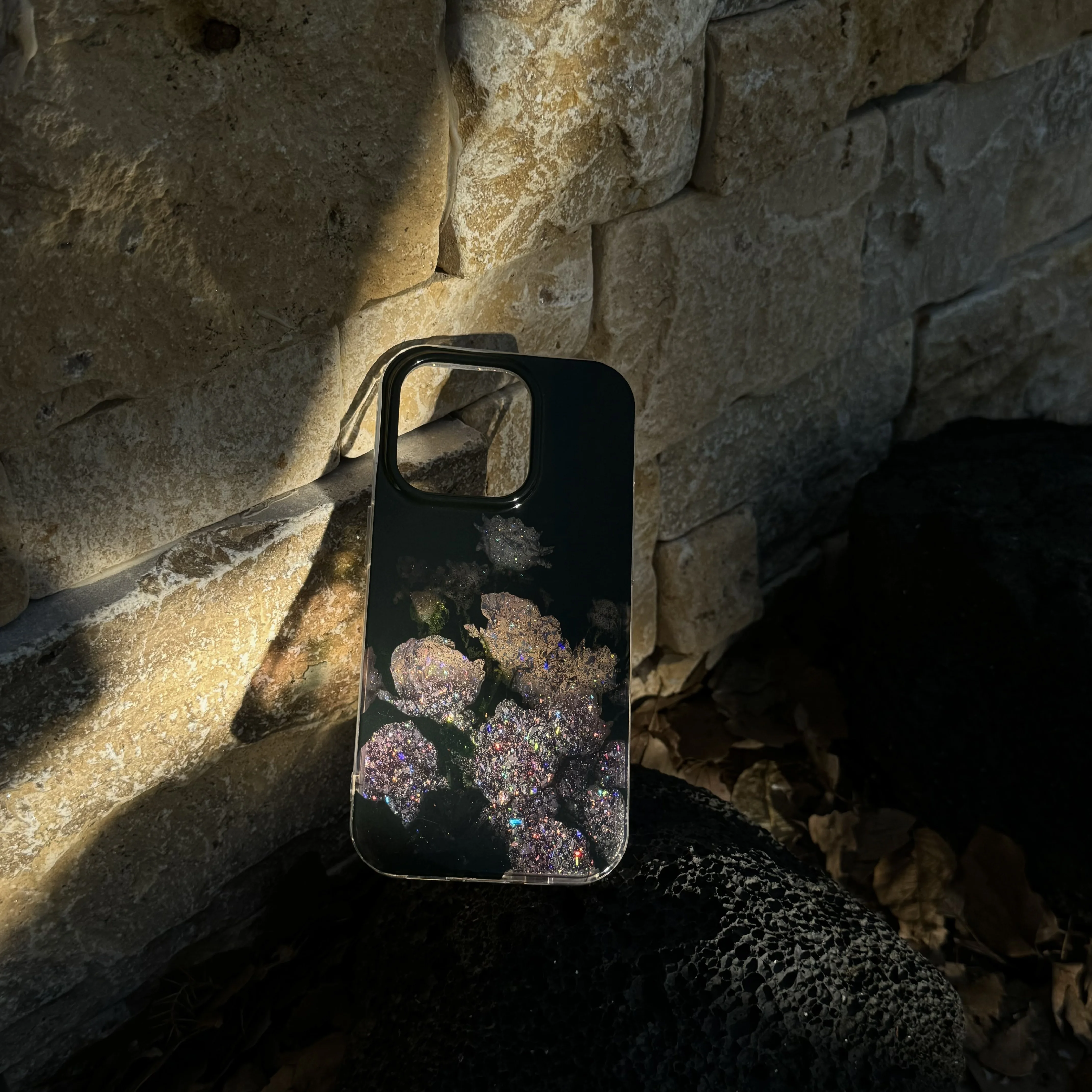 Vintage Dreamy Black Background Glittering Roses Chic Phone Case for iPhone 16 15 14 13 Pro Max Back Phone Cover Capa