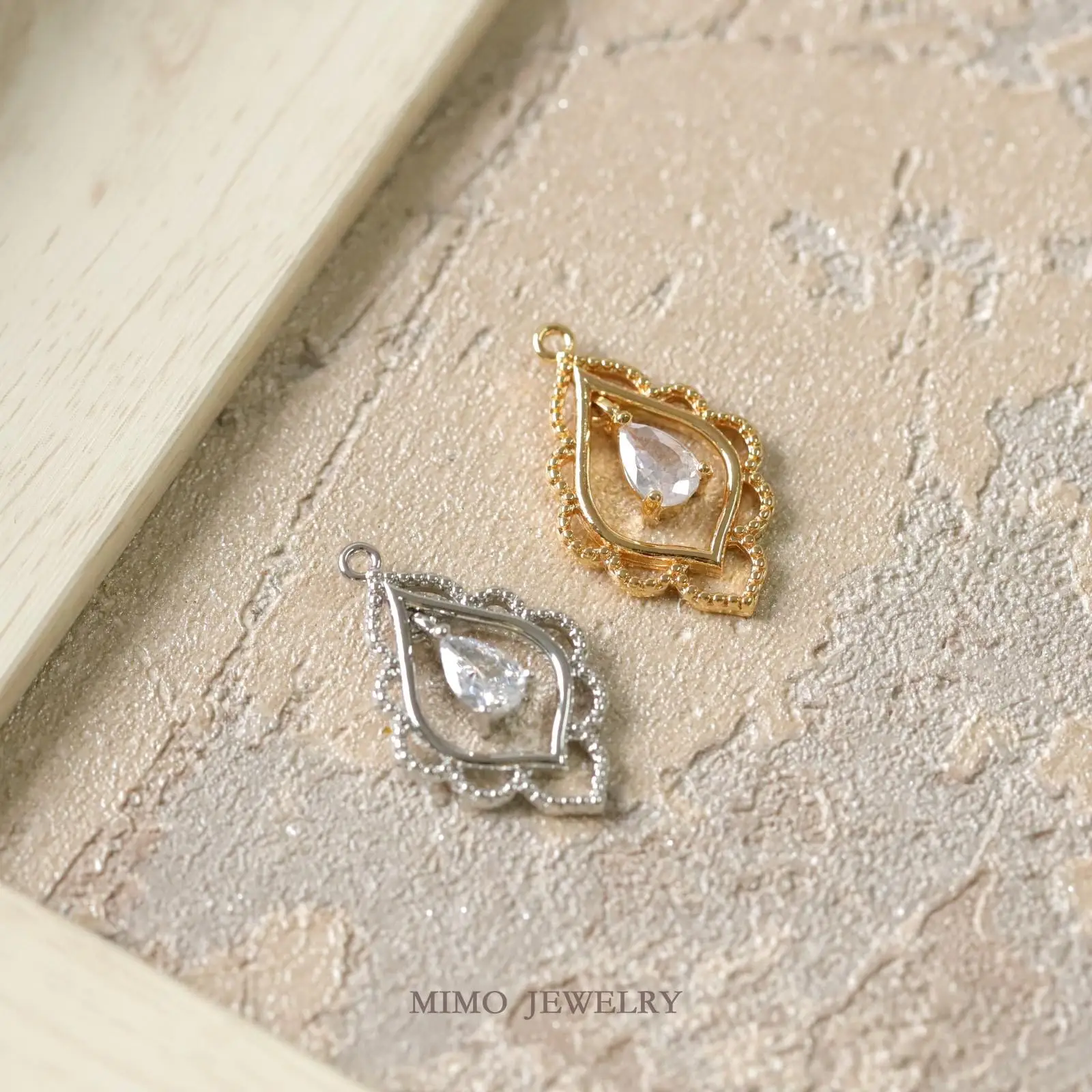 

Ретро кружево, полые динамические циркониевые капли воды, подвески, подвески, принадлежности, сделай сам, ручная латунь, позолоченные аксессуары 22,3X14 мм