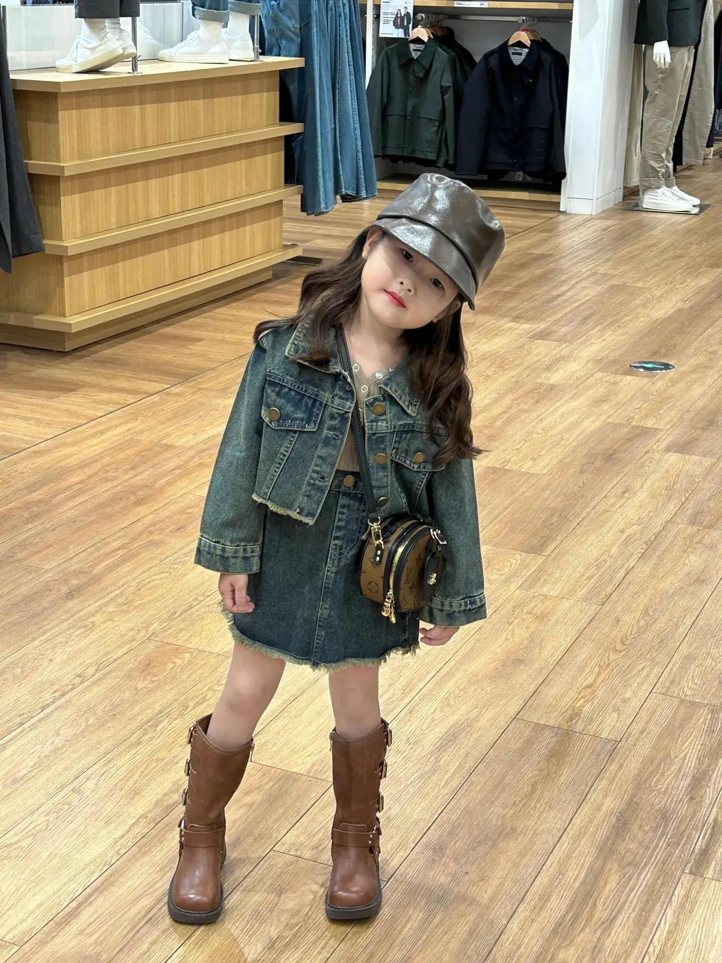 

Korean version of children's clothing 2023 autumn new girl's personality fashion denim splicing short coat skirt two-piece set