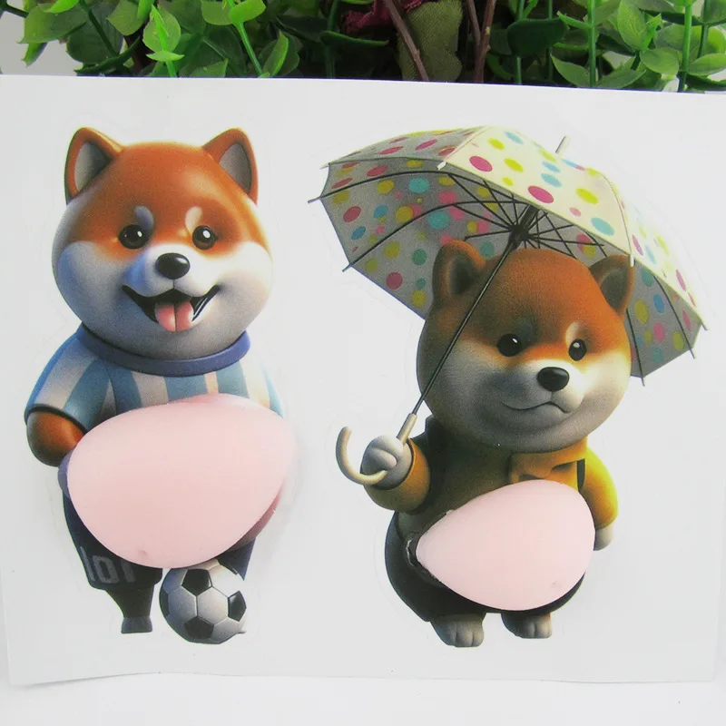ملصق بطن الكلب Shiba Inu ثلاثي الأبعاد - جرو لطيف في ملابس برتقالية مع خلفية وردية ناعمة، سيليكون ذاتي اللصق (ملصق)