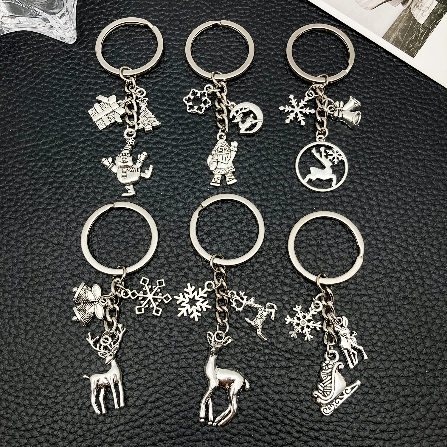 عيد الميلاد المفاتيح، جديد 1 قطعة العتيقة الفضة لطيف الكرتون جرس الرنة ندفة الثلج المينا المفاتيح حلية. #1