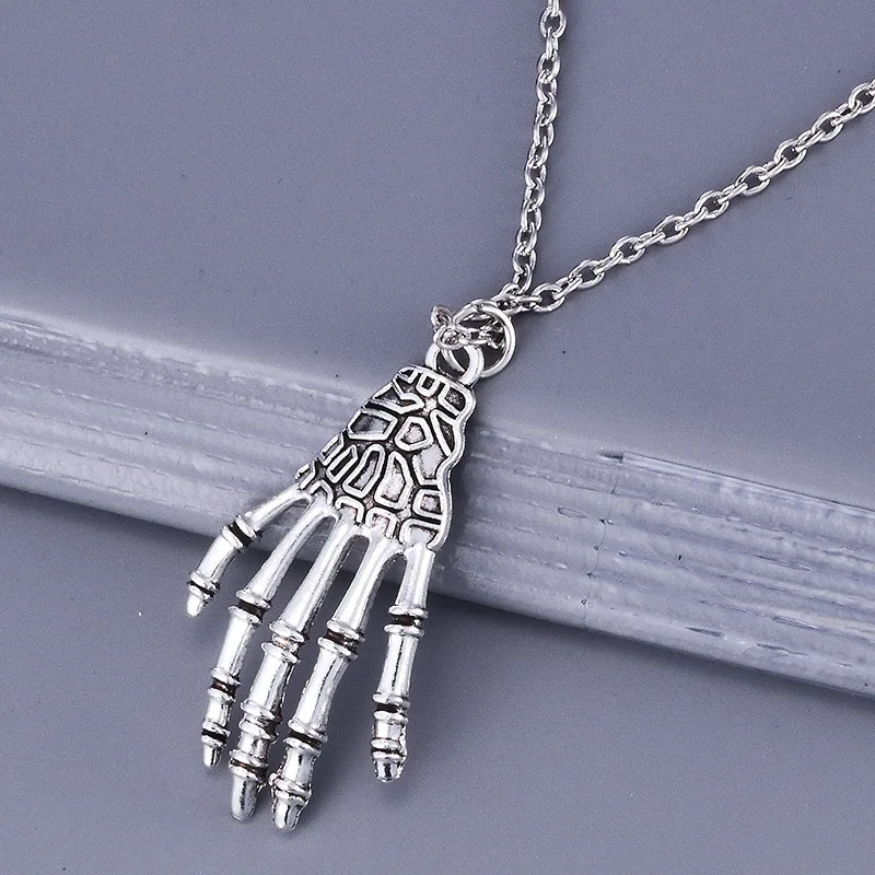 New Vintage Skull Claw Pendants Women's Necklaces Long Antique Silver Color Chain Punk Hiphop Style Halloween Party Neck Jewelry