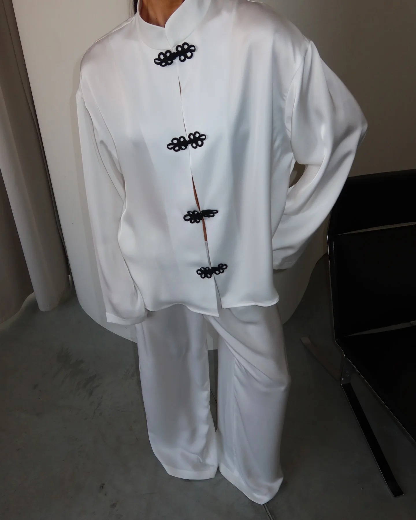 

BJTZ Lady's white silk satin blouse set - a high-quality two-piece design featuring a fresh Chinese style and a sophisticated