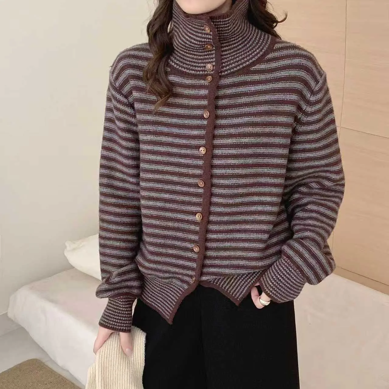 秋冬ストライプハイカラーニットウェアレディースルーズスリムトップシングルボタン怠惰なスタイル快適なカジュアルセーター