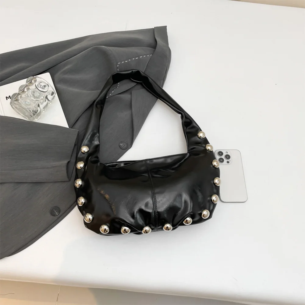 Женская сумка на плечо из искусственной кожи с шипами, большая вместительная сумка в стиле панк для подмышек, однотонная модная сумка для переноски, маленькая большая сумка, сумка с напуском