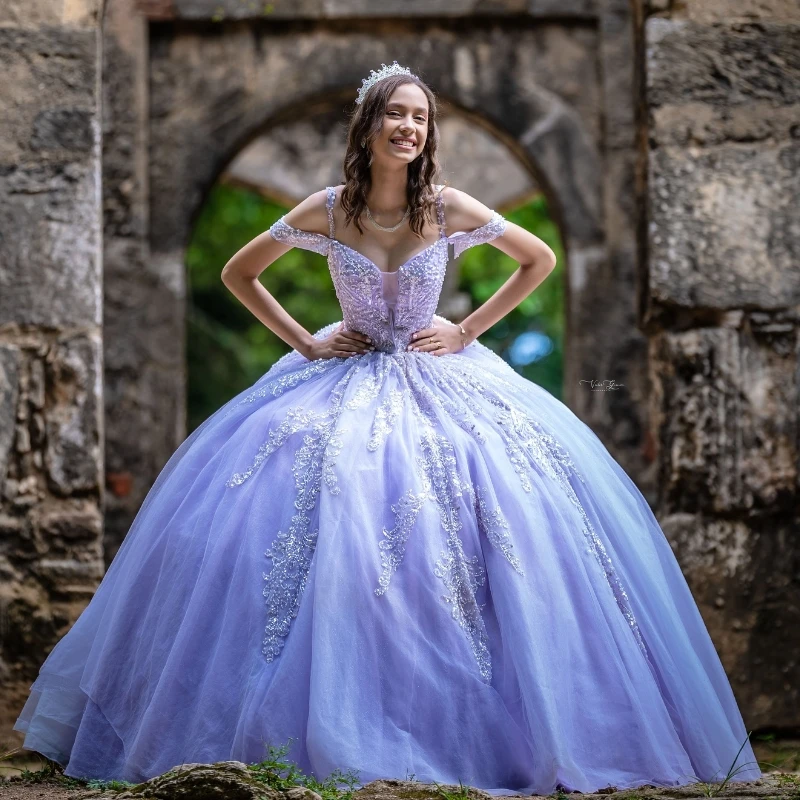 

Lavender Shiny Quinceanera Dresses Sweetheart Sequin Applique Lace Beads Crystal Tull Ball Gown Vestidos De 15 Años XV Brithday