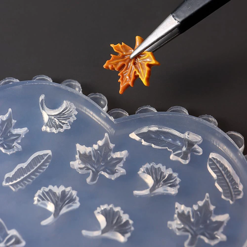 3D Maple Leaf Nail Art Molds Autumn Fallen Leaves Silicone Nail Tools Craft Carving Template for DIY Manicure Decoration Charms