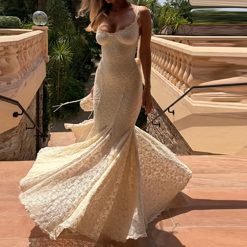 Weißes Spitzenkleid mit Stickerei, schmales Hochzeitskleid, elegantes, ärmelloses Partykleid mit Trägern, sexy rückenfreies, ausgeschnittenes langes Kleid