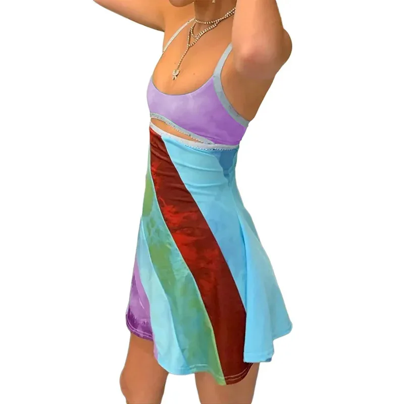 فستان نسائي جديد غير رسمي بحمالات على شكل حرف a لعام 2024 فستان قصير مجوف بألوان متباينة ورقبة على شكل حرف U