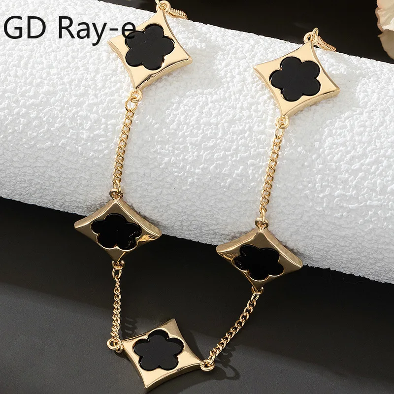 

Elegant Necklace New Design Gold Plated Metal Plant Flower Bracelet With Five Leaf Petals Women's Luxury Gifts Clover