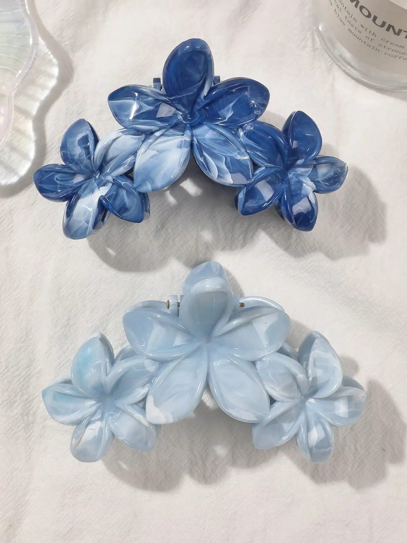 2 Stück hawaiianische blaue graue Saphir-Marmor-Blumen-Haarklammer für Frauen, Hai-Clip, böhmische Haar-Accessoires, Farbverlauf-Haarnadeln – Detail 2