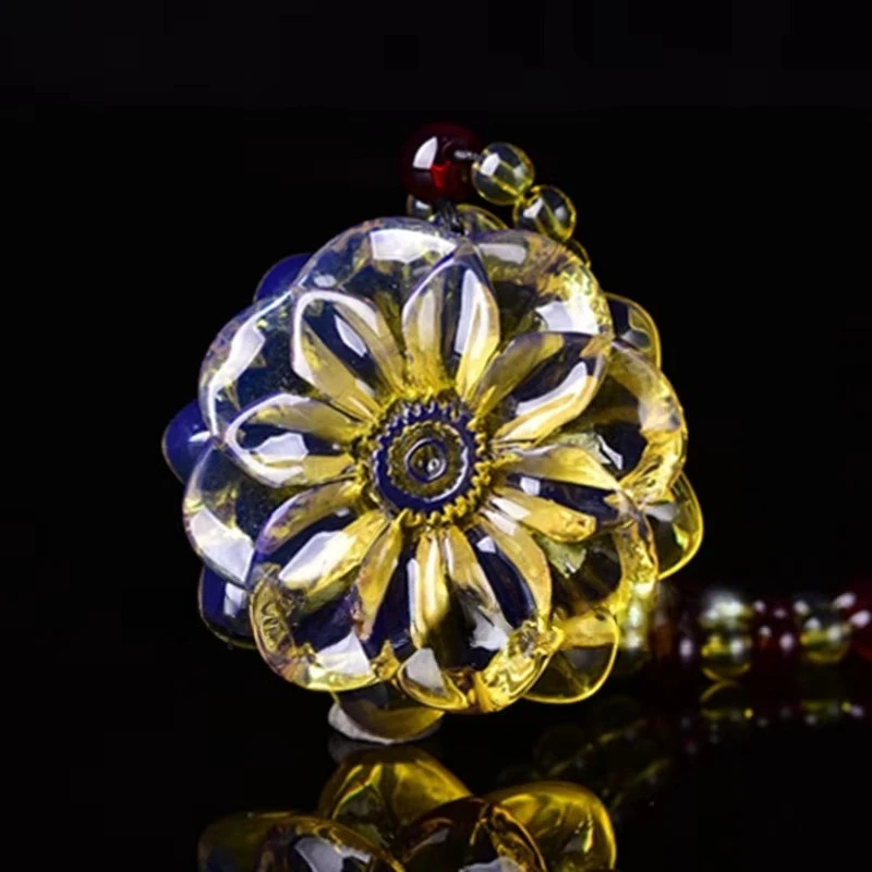 

Natural Blue Baltic Sea Amber Resin Beeswax Amber Necklace Flower Sweater Chain Pendant Simple Men and Women