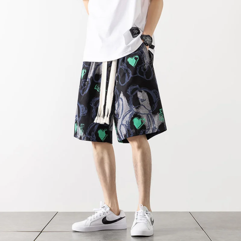 Calção fino de seda gelo masculino, bolso elástico na cintura, estampa dos desenhos animados, moda graffiti, calça curta casual versátil, solta, novo, verão