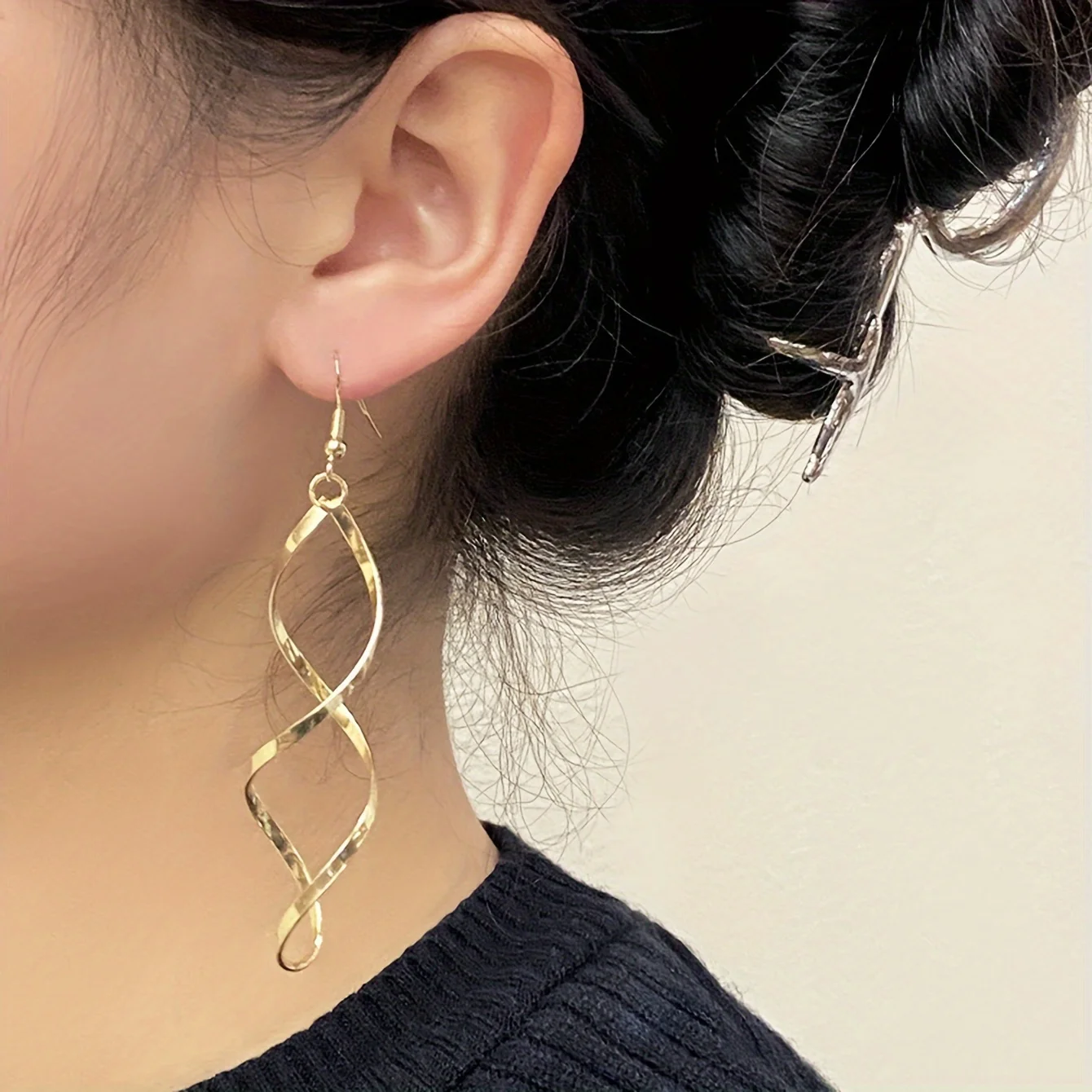 [Spiral Wave Earrings] Popular Women's Earrings - Stylish Spiral Curved Wave Design - Unique Pair - Perfect New Year Gift
