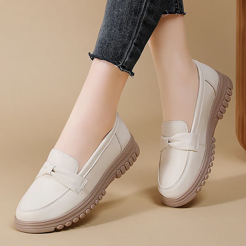 Women Slip On Flat Comfortable Moccasins Fashion Round Toe Genuine Leather Casual Shoes Mother Anti-Slip Soft Bean Nurse Shoes