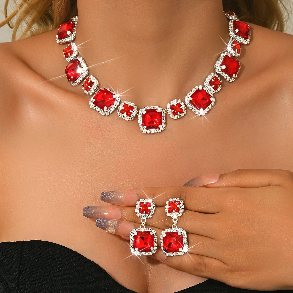 

Red square geometric necklace set - Elegant, luxurious and fashionable banquet dress fashion set - Women's outfit