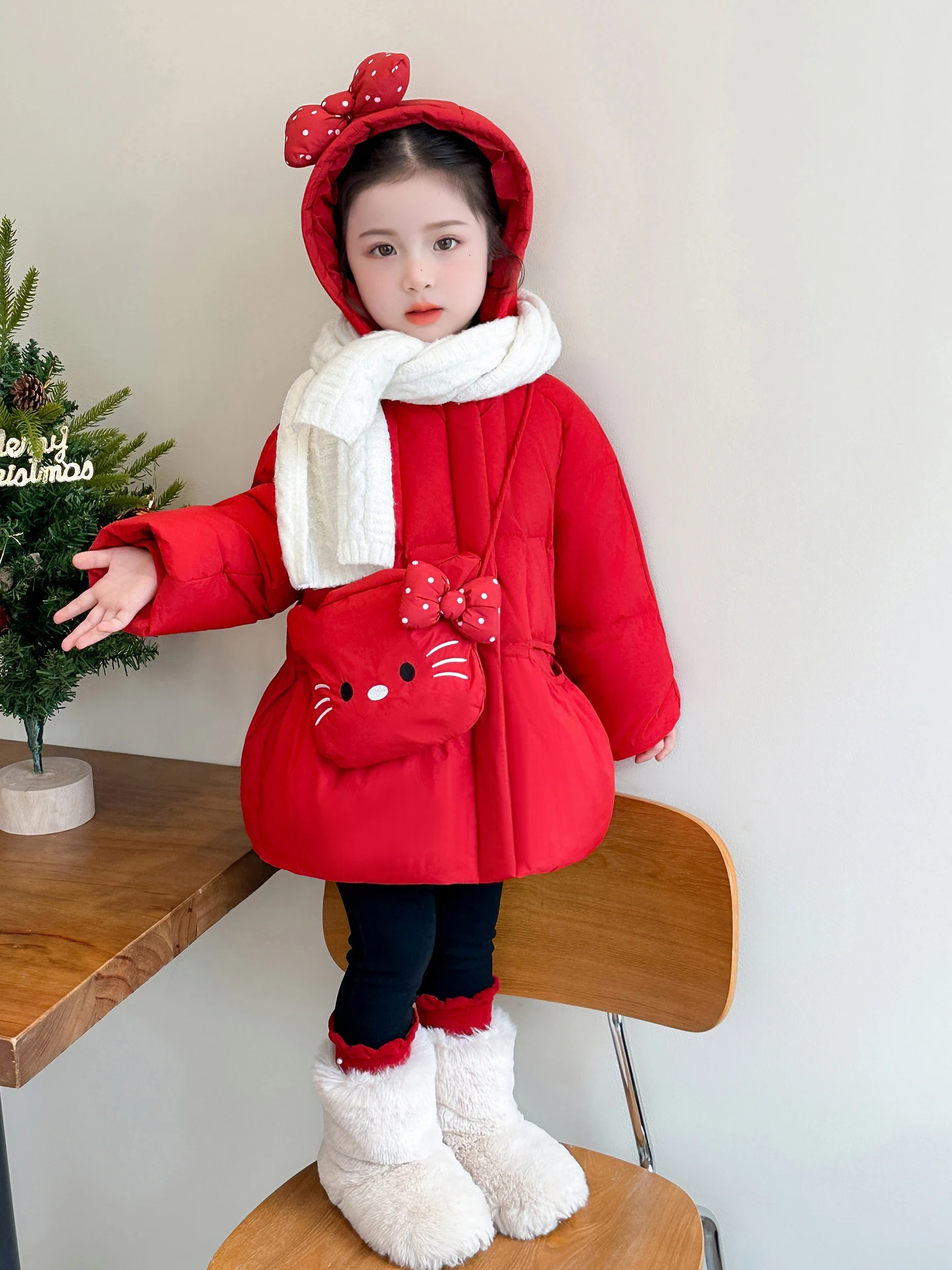 

Детская зимняя модная куртка-пуховик для девочек с мультяшным принтом, средней длины, красная, праздничная, для Нового года