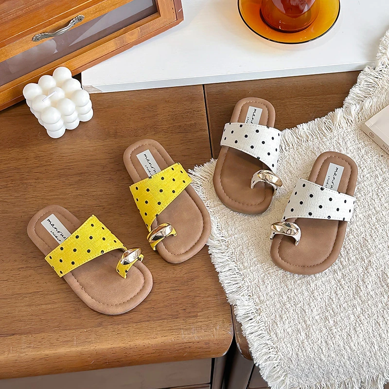 Kids Polka Dot Flip Flops Summer Open Toe Sandals with Metal Buckle Non-slip Soft Sole Beach Slippers for Girls 2026 New