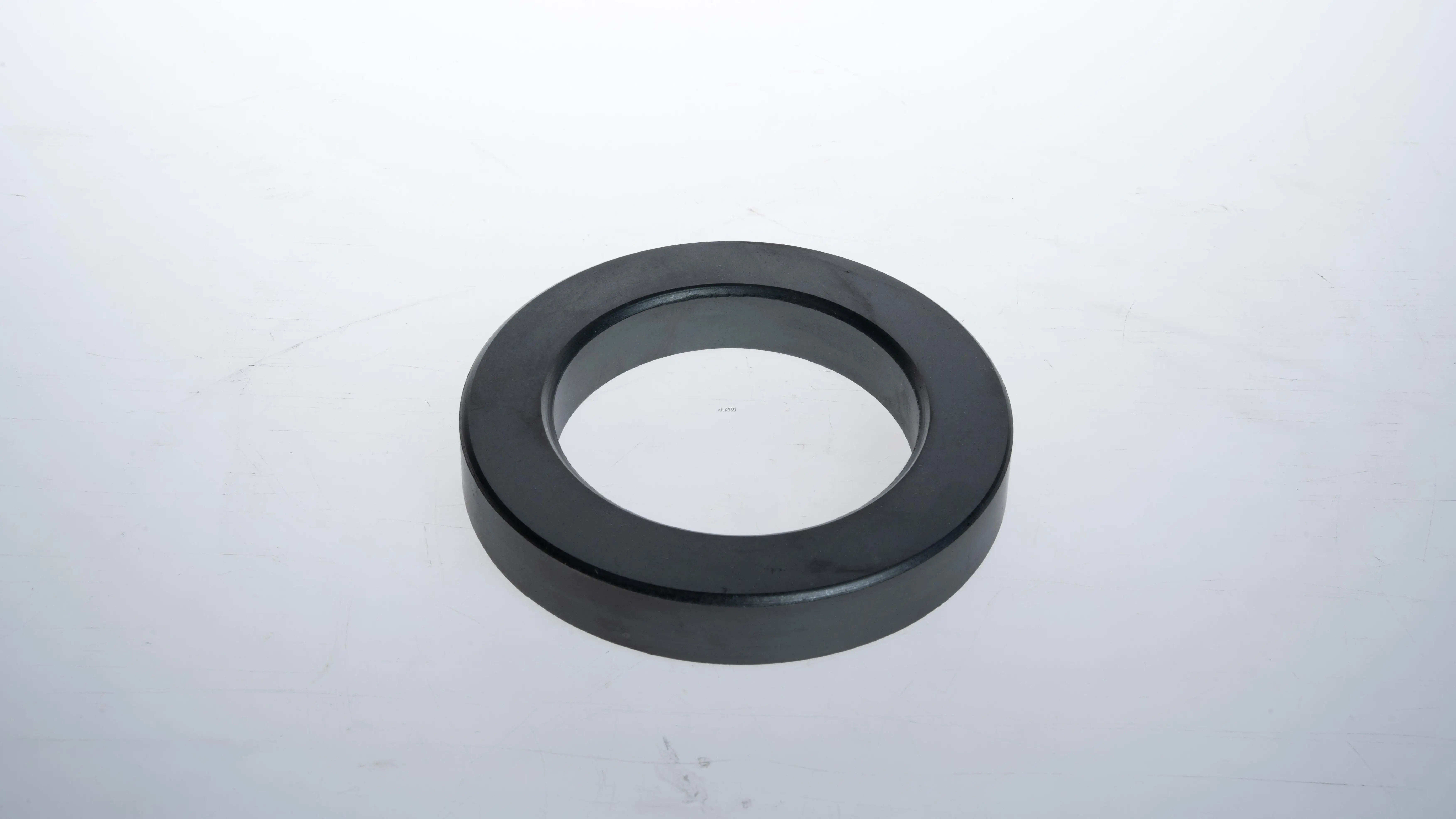 

OD=85mm/3.3'' ID=55mm/2.2''T=20mm/0.8'' 85X55X20mm Isolator Transformer Toroid Ferrite Ring RF Choke Ferrite bead MnZn PC40,1pc