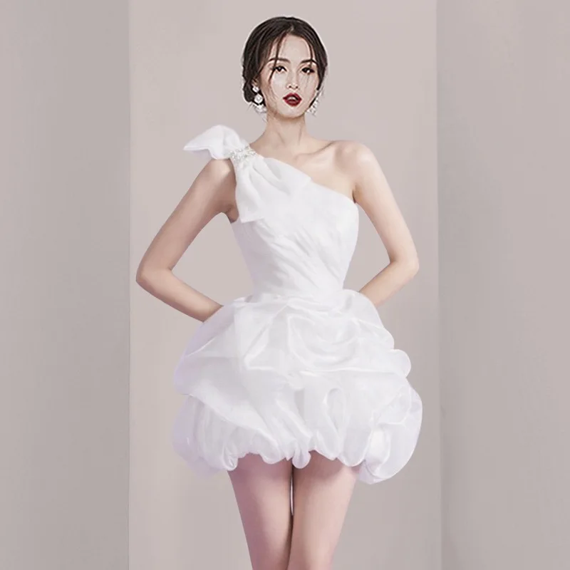 

Новое белое французское платье с асимметричным вырезом на одно плечо, короткое, для банкета, дня рождения, торжественных мероприятий, подружек невесты, можно носить на каждый день