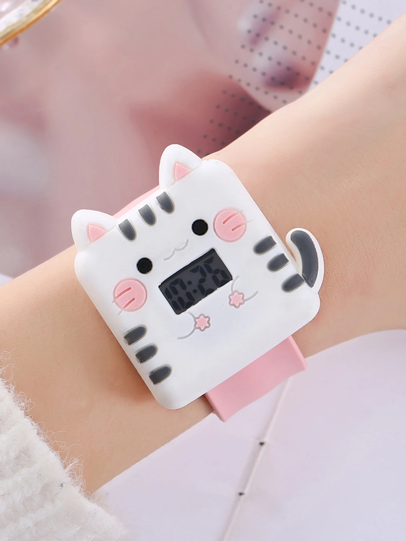 ساعة رقمية على شكل قطة كرتونية مربعة لطيفة مع مادة سيليكون، مناسبة للارتداء اليومي، هدية في المهرجانات، عيد الشكر