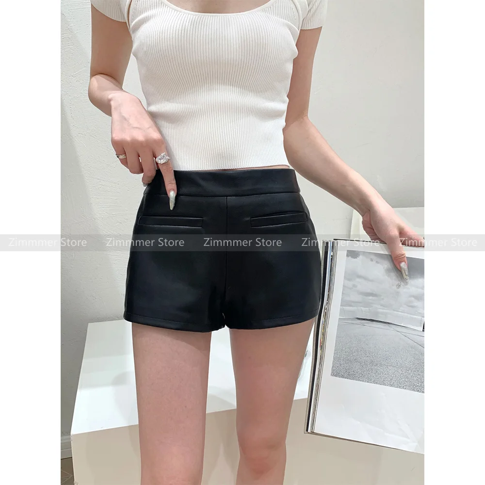 

Fashionable niche hot girl low waist Slim hip lift hundred leather shorts female 2024 summer new