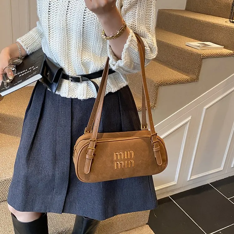 

Новая женская сумка-подушка 2026 года в европейском и американском стиле, матовая, модная, для повседневного использования, на плечо, цвета Майярд