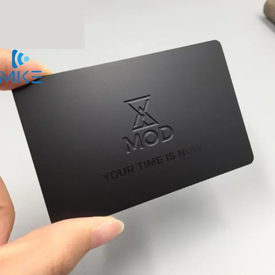 بطاقات معدنية من الفولاذ المقاوم للصدأ باللون الأسود