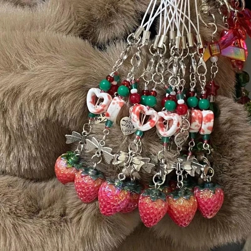 المعلقات الحديثة على شكل فراولة من الراتنج المعلقات على شكل فاكهة حلوة للحرف اليدوية