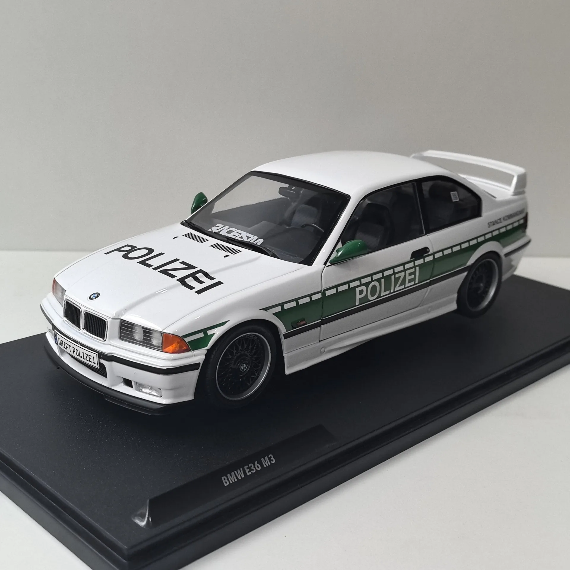 

Flaws Diecast SOLIDO 1/18 Slcae BMW E36 M3 1991 BMW Alloy Car Model Collectible Toy Gift Souvenir Display Ornament