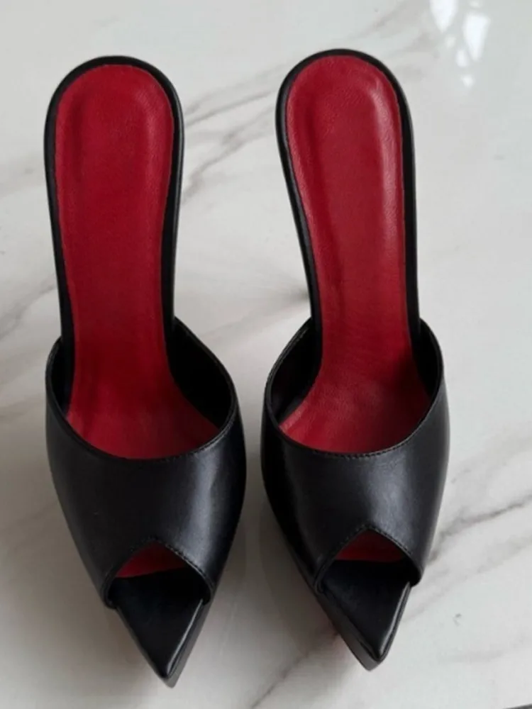 Black pointed tip