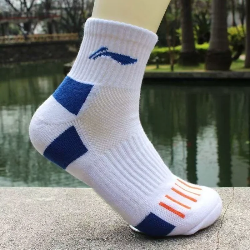 جوارب تنس طاولة كرة الريشة الجديدة عالية الجودة متينة وأنيقة مع نعال قماش تيري سميكة غير قابلة للانزلاق وجيدة التهوية