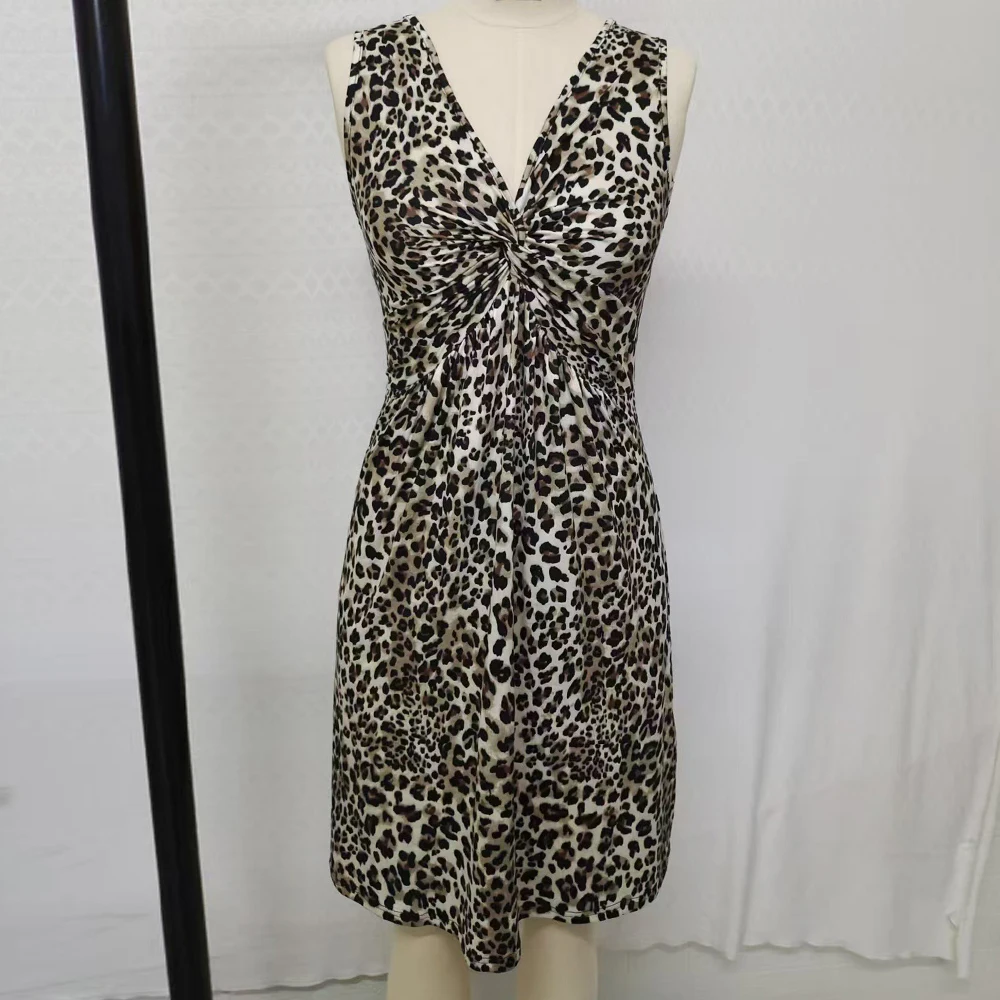 ชุดเดรสลายเสือดาวเซ็กซี่คอวีสำหรับผู้หญิงฤดูร้อน สไตล์วินเทจลำลอง แต่งระบาย แขนกุด ดีไซน์หรูหรา รุ่น 2026