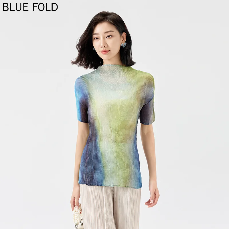 

Miyake pleated T-shirt new summer short-sleeved Tencel knitted sweater gradient color printing stand collar slim tops women