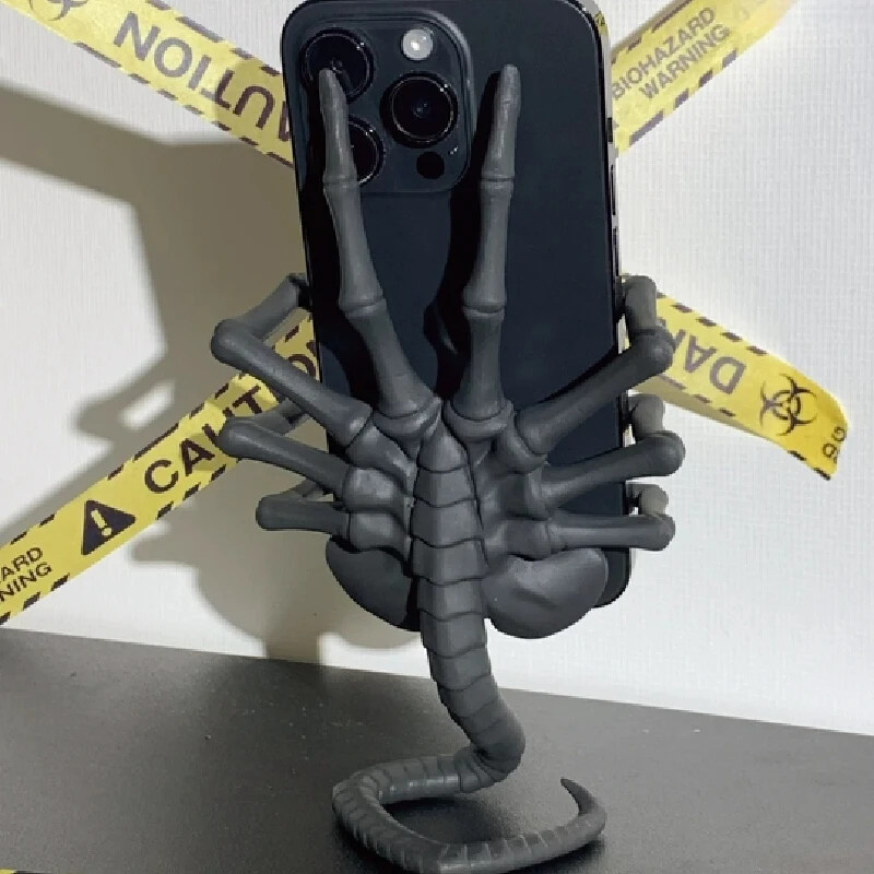 

In Stock 3d Printed Alien Face Hugging Bug Cool Color Phone Stand Trendy Collectible Decoration Figurine Ornament Halloween Gift