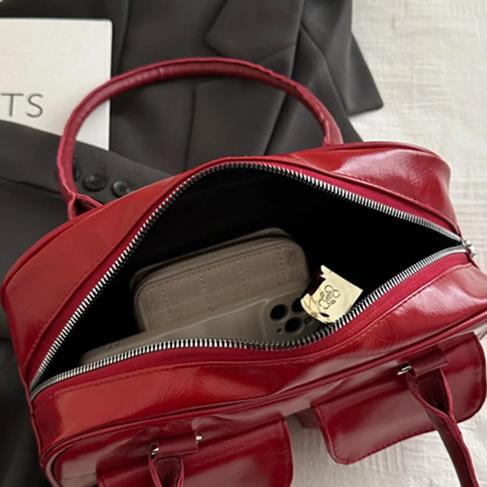 Tas Bahu Kasual Wanita dengan Permukaan Halus Tas Kasual Belanja untuk Penggunaan Sehari-hari dan Pekerjaan Kantor