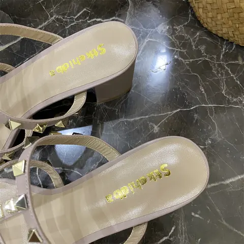 95 dollar Plusstorlek 34-43 Damsandaler Äkta Lädersandaler För Damer Öppna Tå Nitar Skor För Dam Designersandaler 8 best sales nitade sandaler - №6