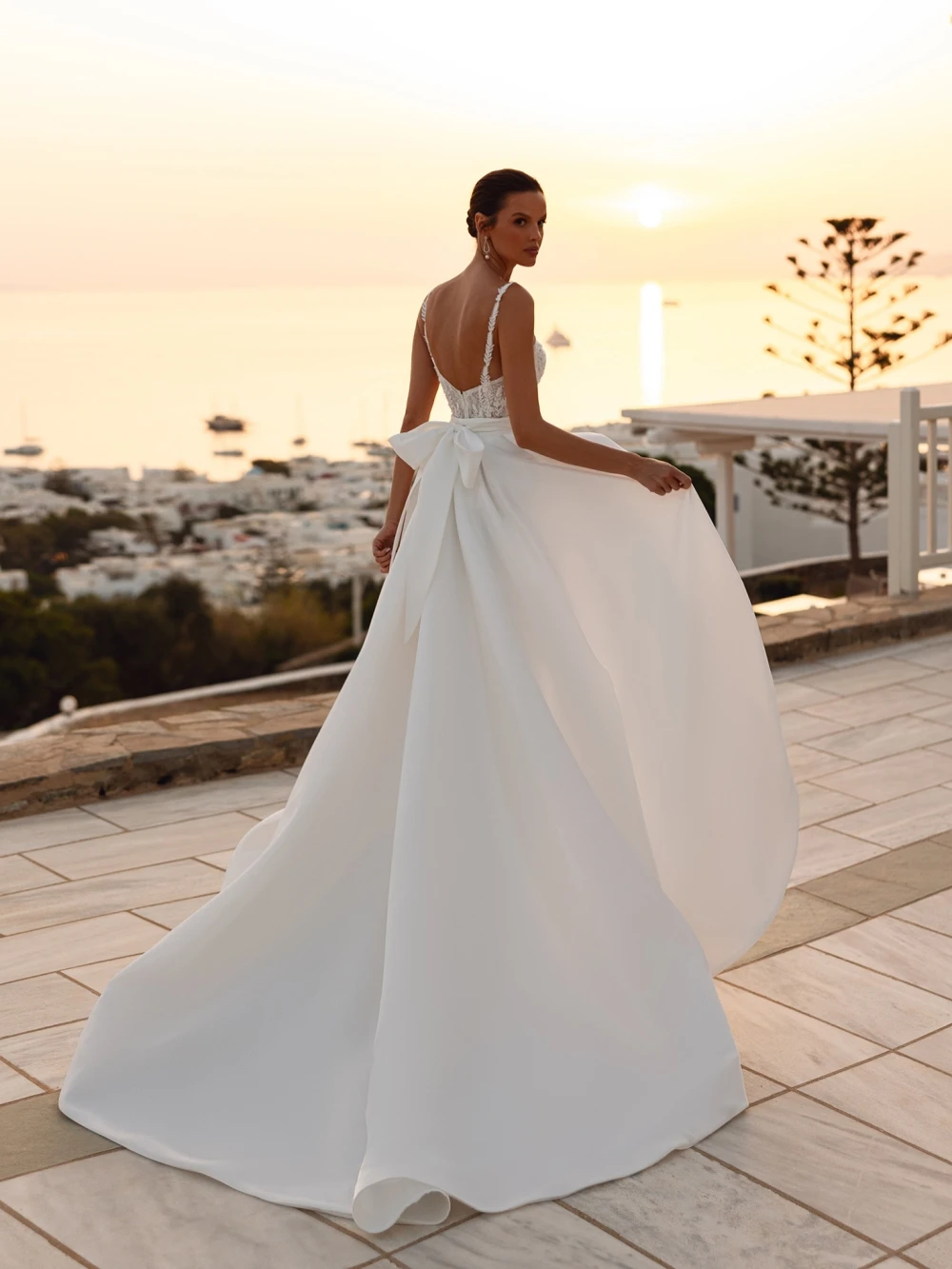 Luxury Embroidery Beads Lace Wedding Dress With Detachable Train Spaghetti Straps Bridal Gown 2025 Customized Dresses For Bride